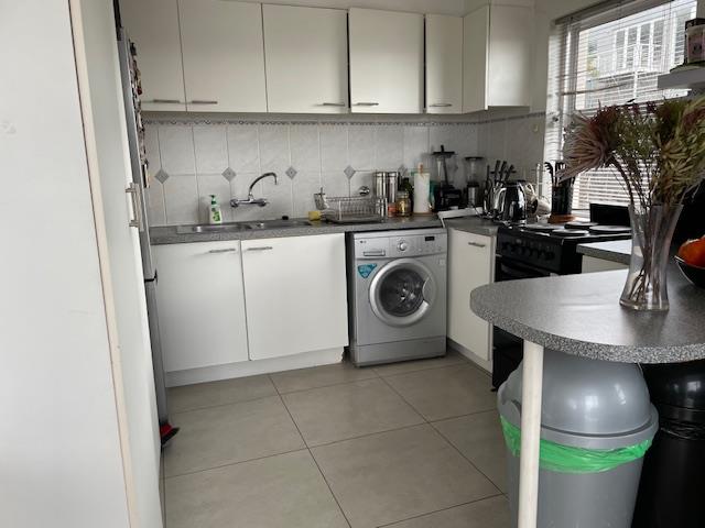 To Let 2 Bedroom Property for Rent in Green Point Western Cape